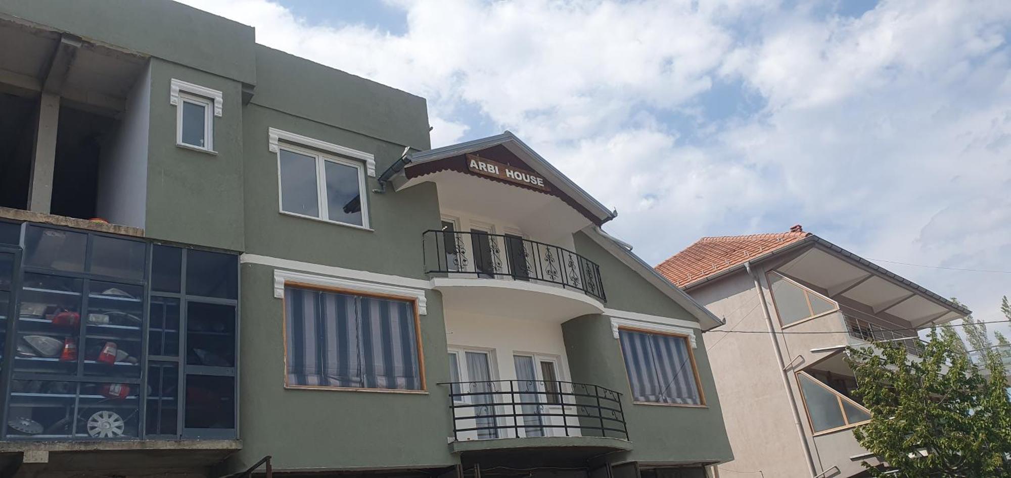 Arbi Guest House Kukes Екстериор снимка