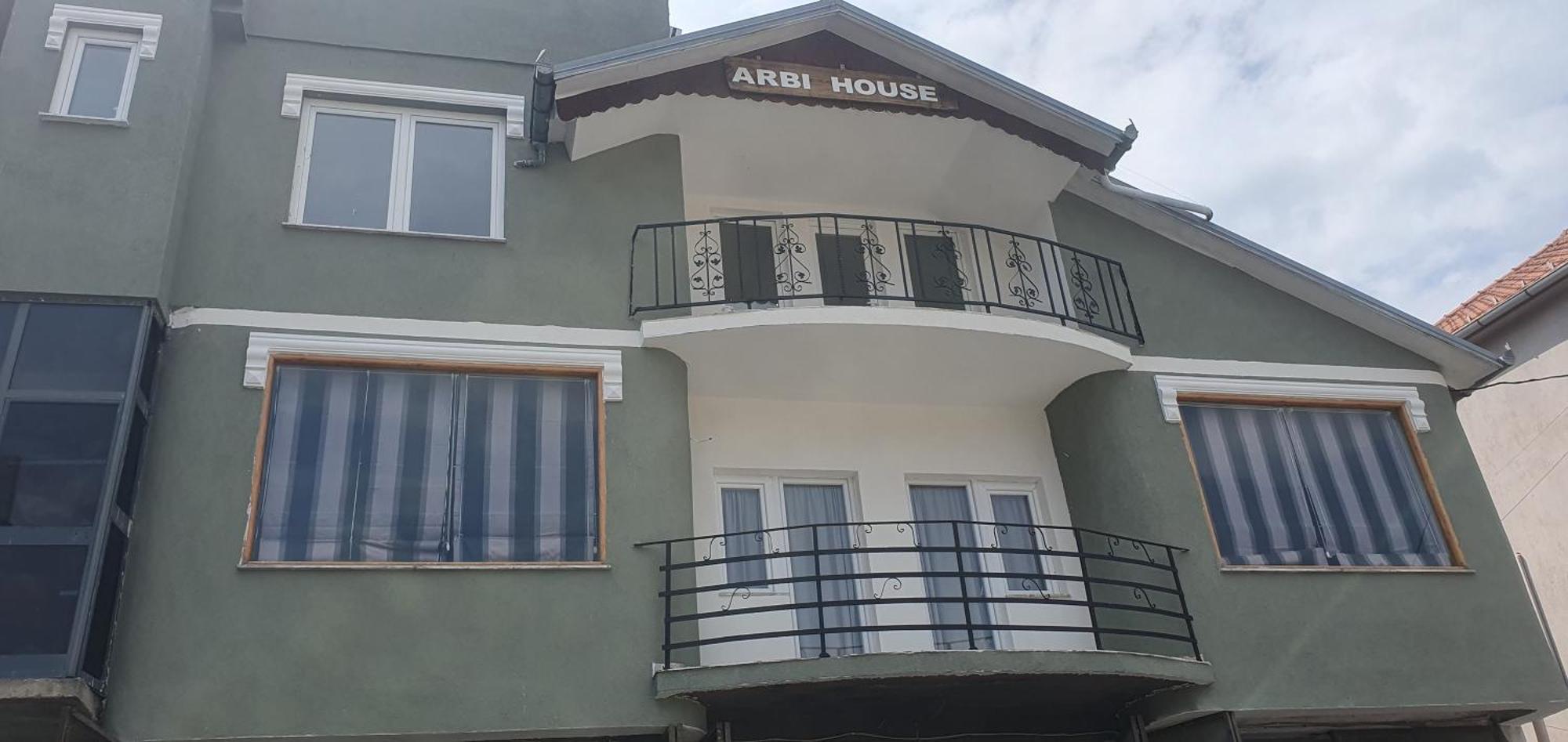 Arbi Guest House Kukes Екстериор снимка