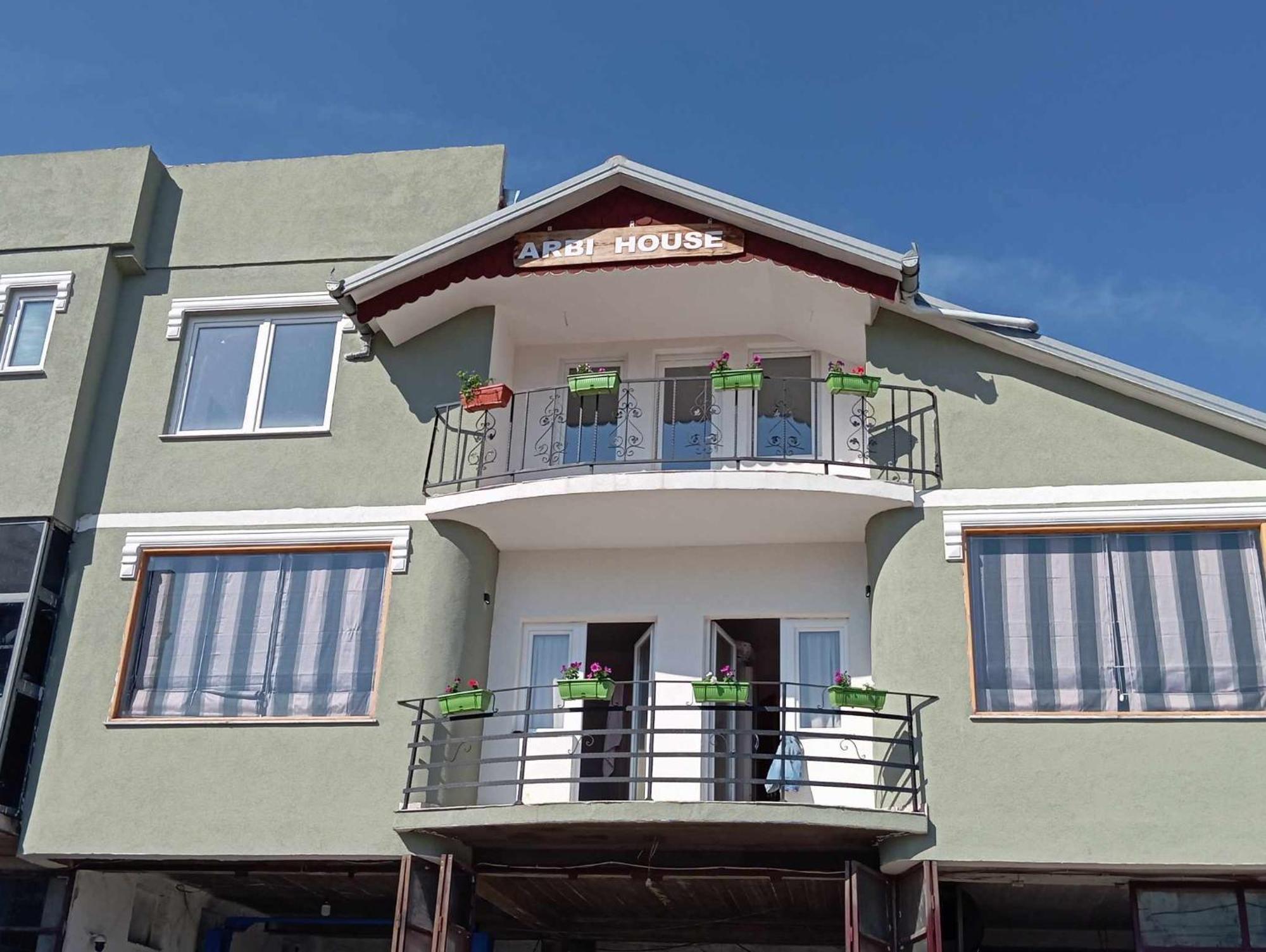 Arbi Guest House Kukes Екстериор снимка